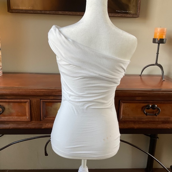 Bra Tops Sri Lanka One-Shoulder Camisole. White. Size XS - Picture 4 of 8